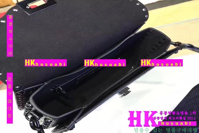 NEW �߷�Ƽ�� �Ż� ������ ũ�ν��� VT170324-5