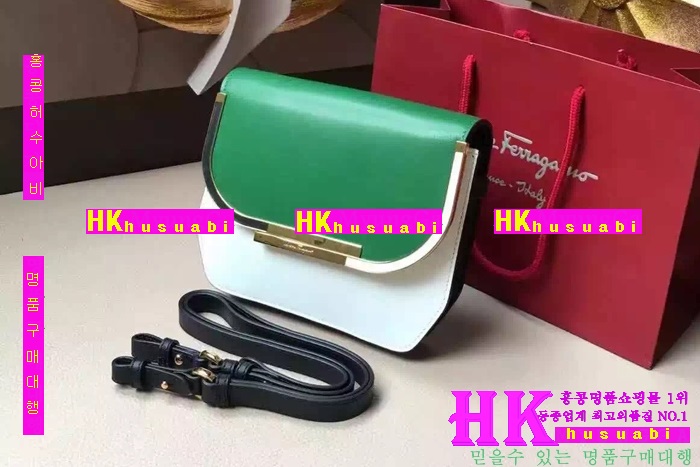 �ڹ̷��ޡ� NEW ��󰡸� ������ ũ�ν��� PE170504-6