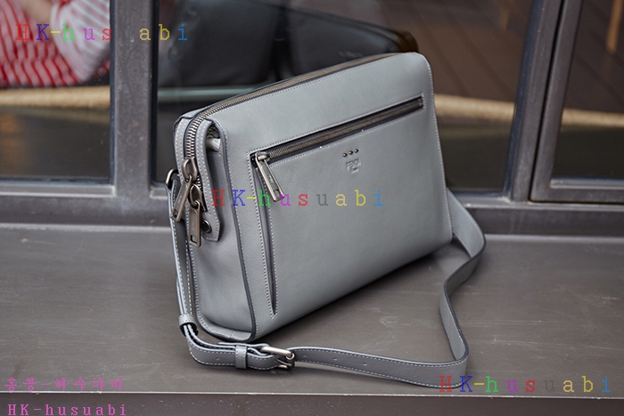 �ڹ̷��ޡ� ��� �Ż� ũ�ν��� F0448-2