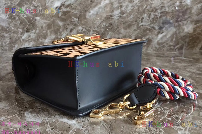 �ڹ̷��ޡ� ���� �Ǻ� ȣ�ǹ�   G 470270