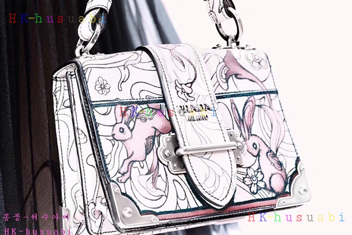 �ڹ̷��ޡ� ����� �Ϸ���Ʈ ī�̿��� PR 1BD045  