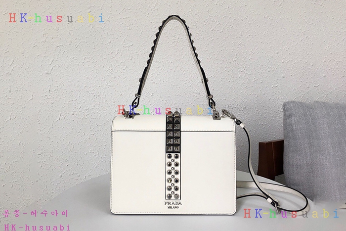 �ڹ̷��ޡ� ����� ���͵� �ΰ�  ����� PR 1BA179-2