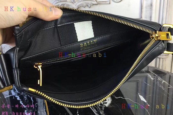 �ڹ̷��ޡ� �߸� ������ ũ�ν��� BL68088-2