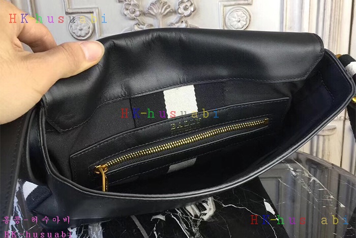 �ڹ̷��ޡ� �߸� ������ ũ�ν��� BL80088-2