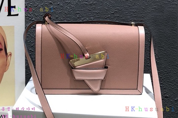 �ڹ̷��ޡ� 2018SS�ο��� �ٸ����γ� ũ�ν��� LW 11388