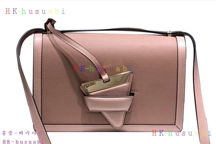 �ڹ̷��ޡ� 2018SS�ο��� �ٸ����γ� ũ�ν��� LW 11388