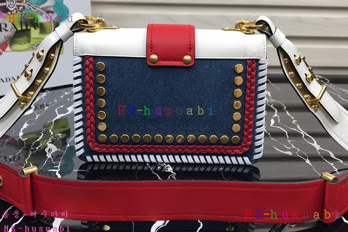 �ڹ̷��ޡ� ����� ī�̿��� P 1BD045