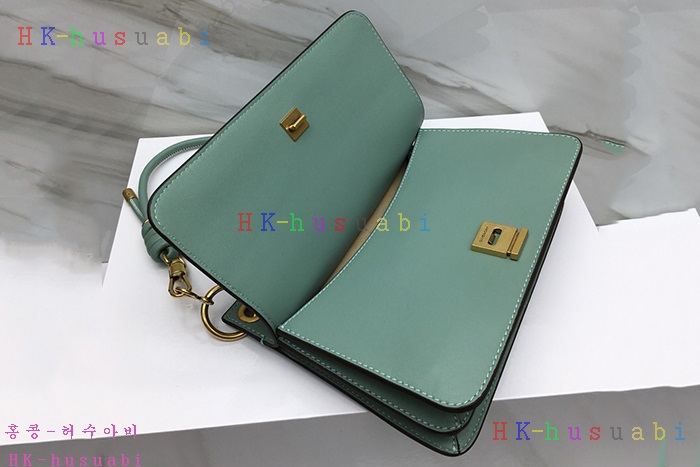 �ڹ̷��ޡ�2019SS ����� �� ��  GV 251112