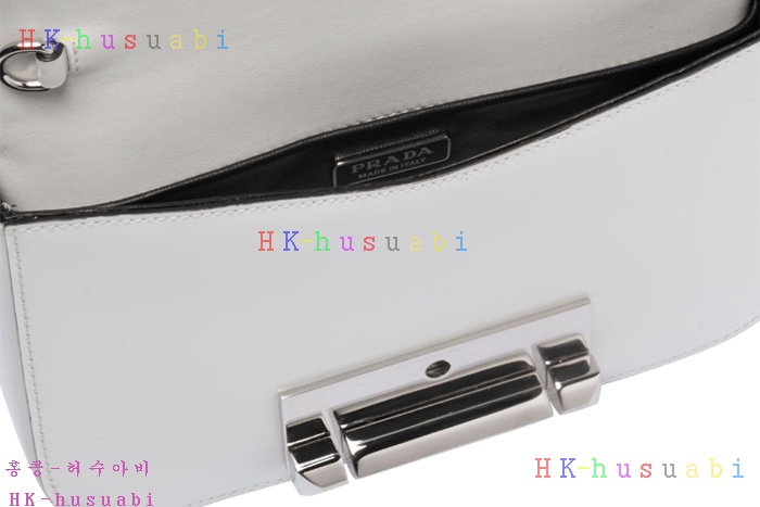 �ڹ̷��ޡ� ����� �ú��� ���׹� P 1BD170