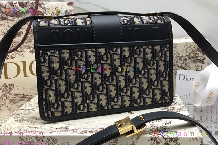 �ڹ̷��ޡ� ��� ��Ƽ�����ι� DR 18858